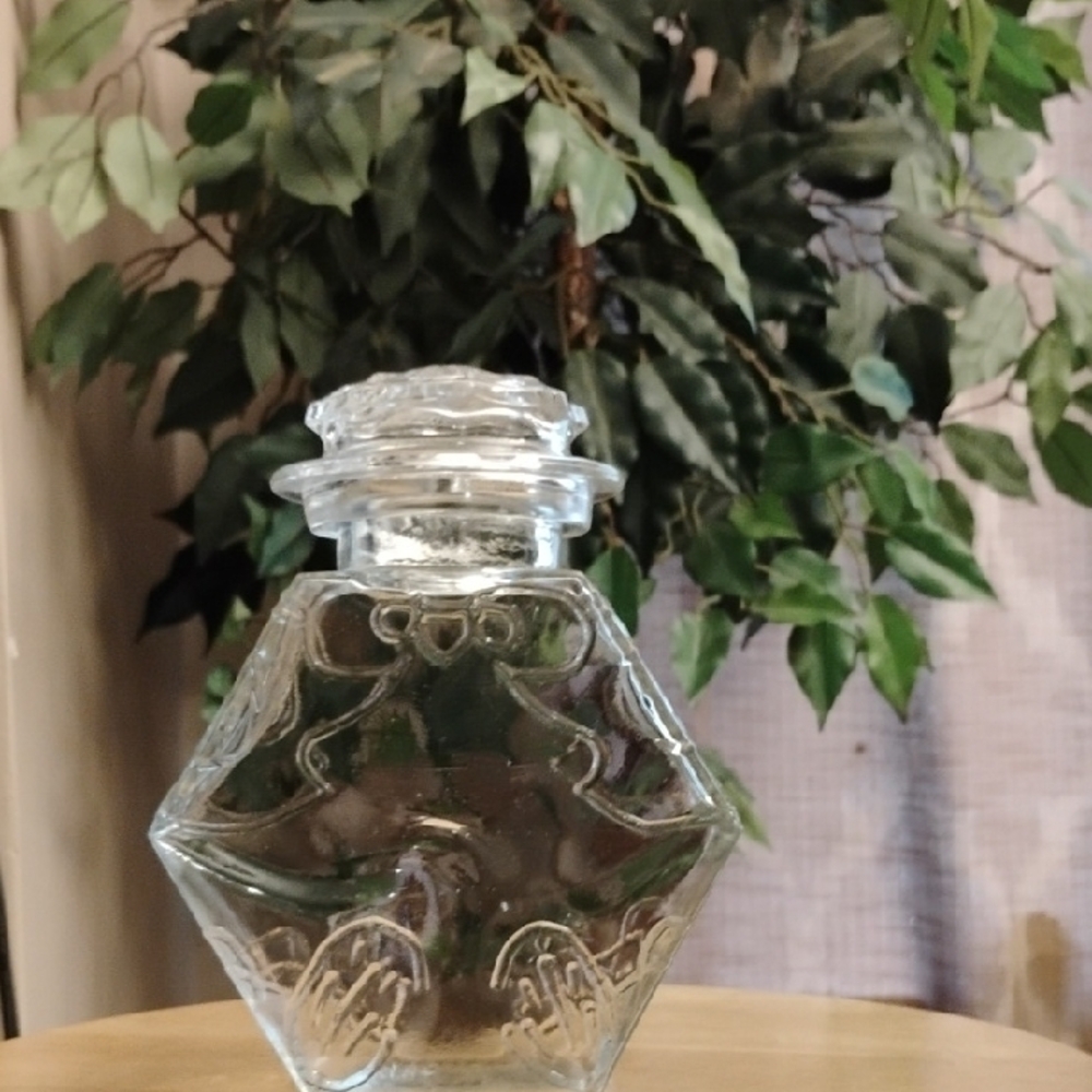 Vintage Inne Dispensables Glass Candy Jar